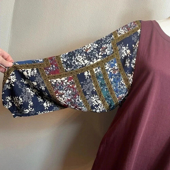 Gigio burgundy tee shirt dress with patchwork print, large flowy sleeves. - Picture 5 of 14